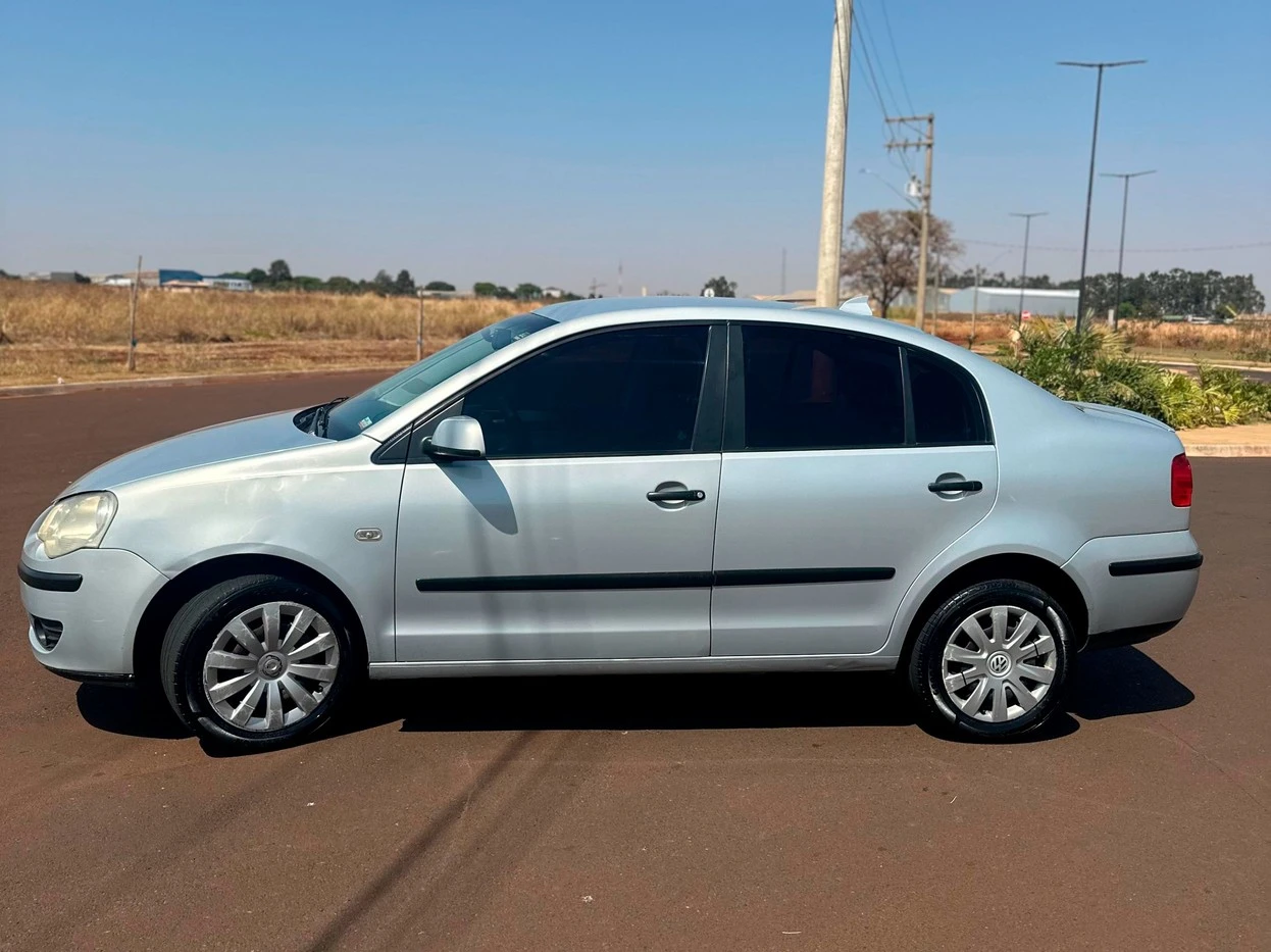 VOLKSWAGEN POLO SEDAN