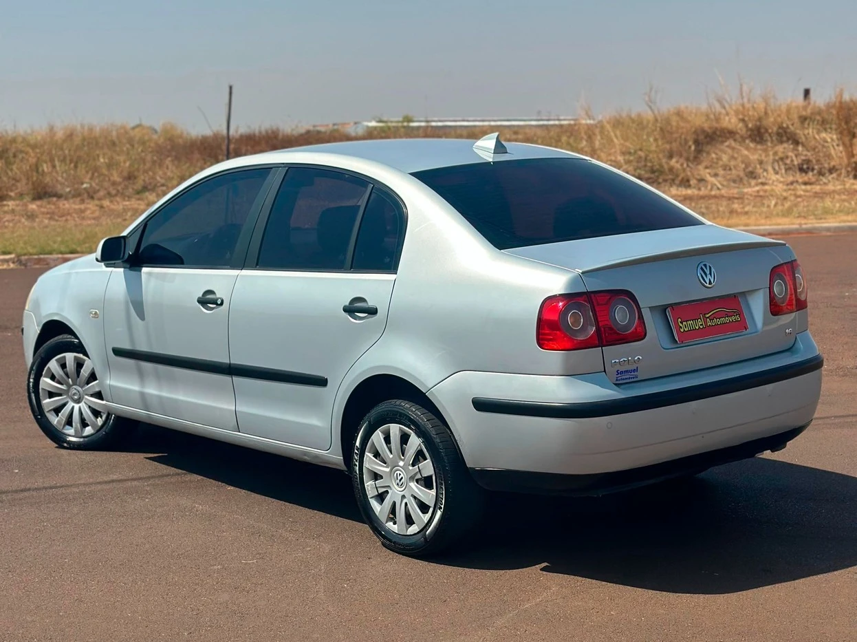 VOLKSWAGEN POLO SEDAN