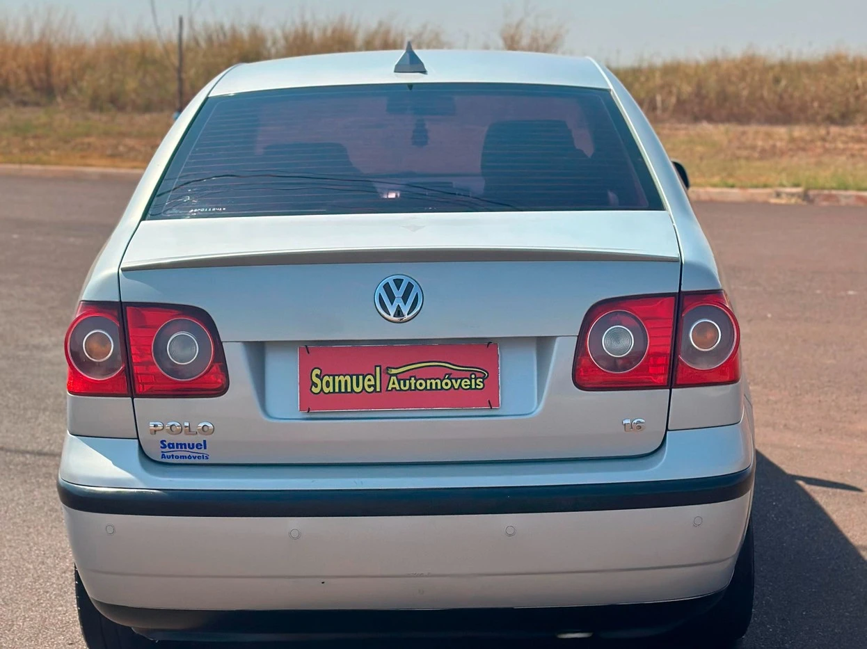 VOLKSWAGEN POLO SEDAN