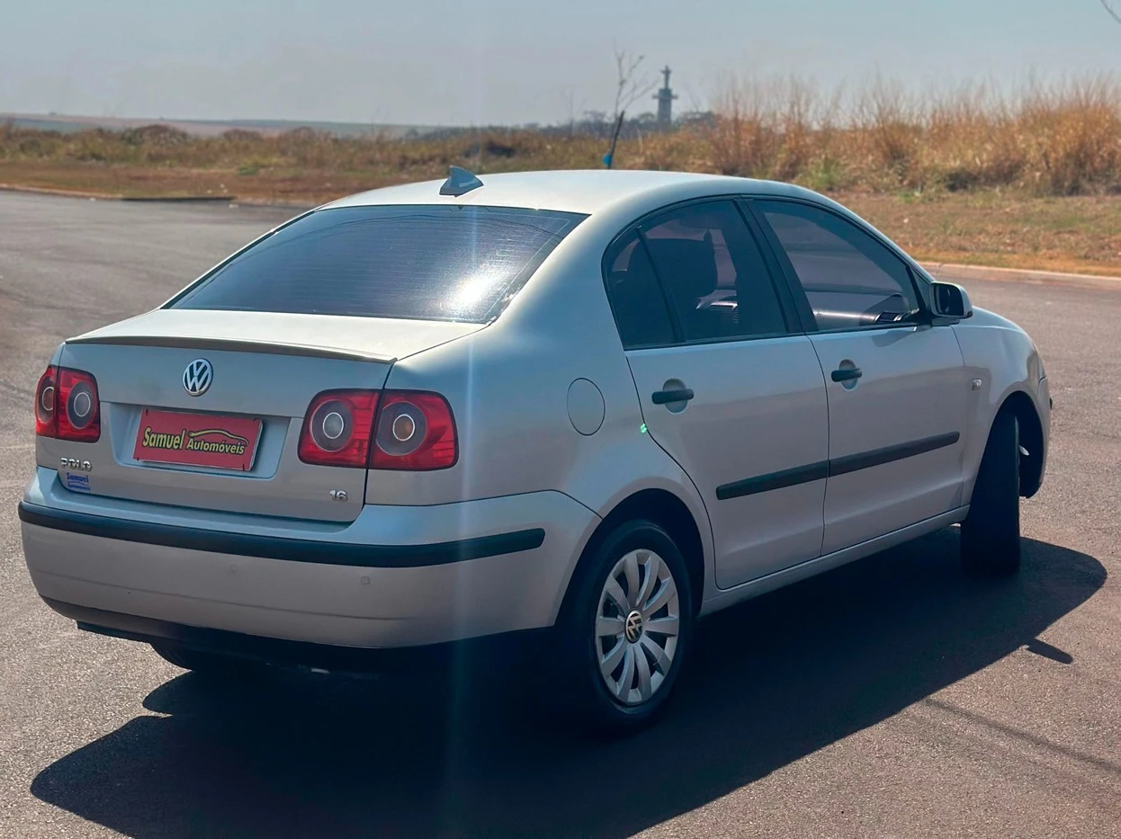 VOLKSWAGEN POLO SEDAN