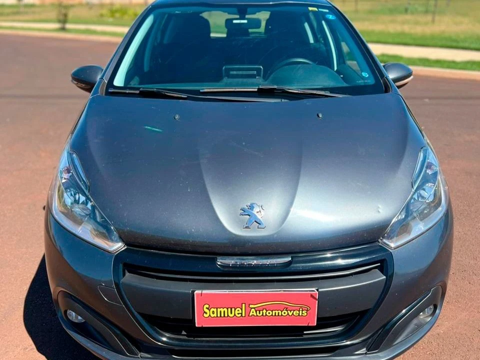 PEUGEOT 208