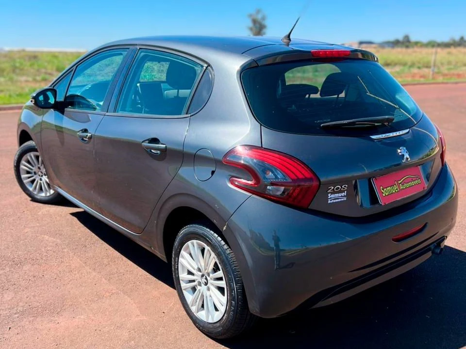 PEUGEOT 208
