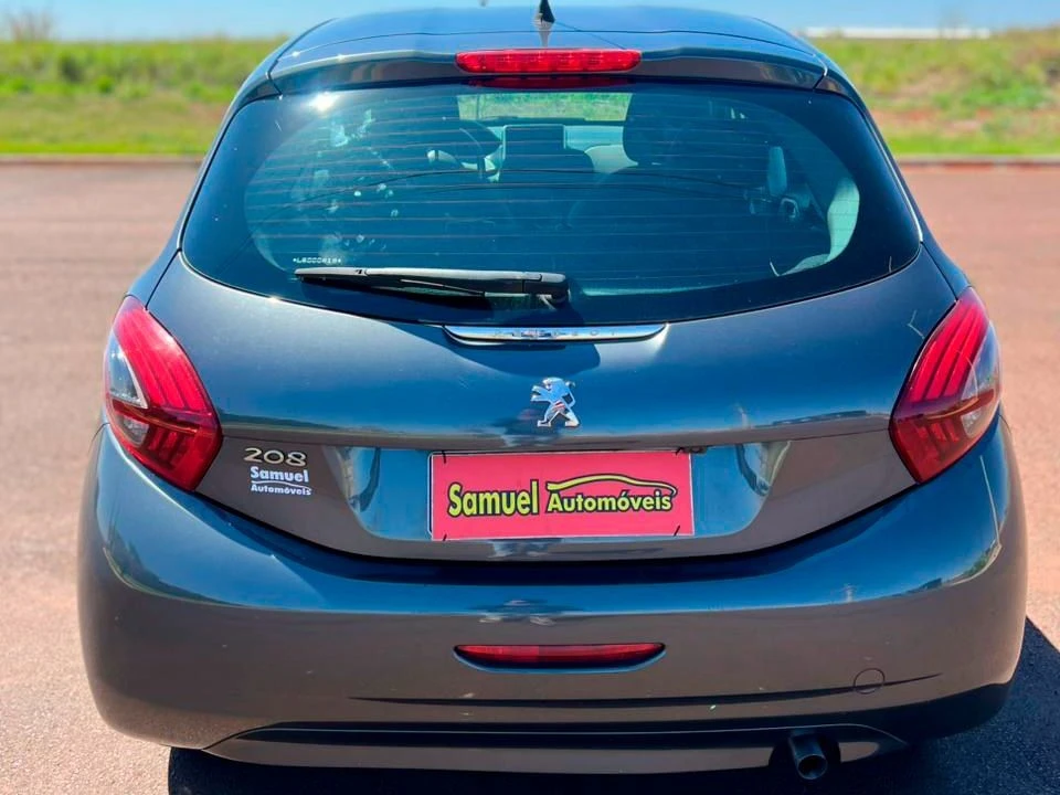 PEUGEOT 208