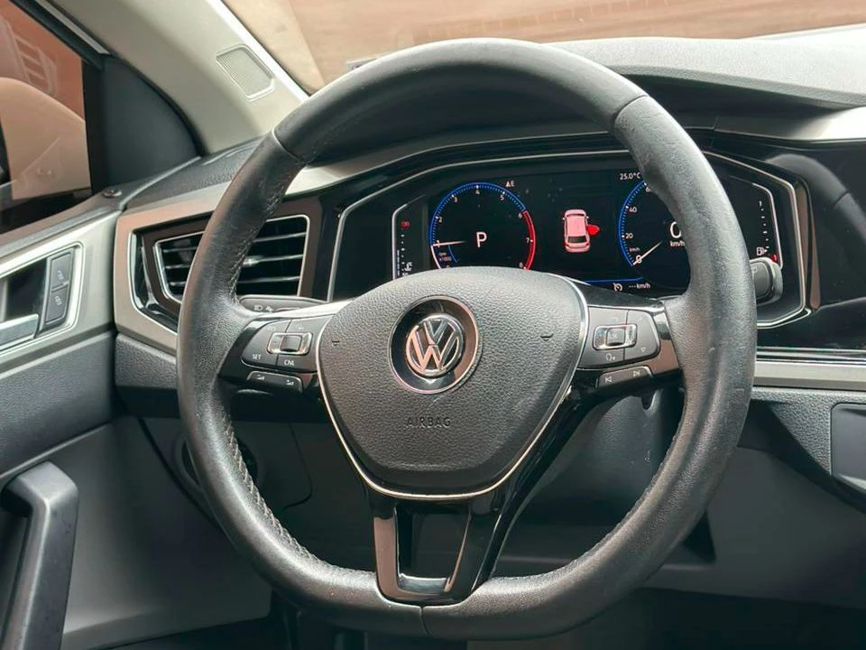 VOLKSWAGEN POLO