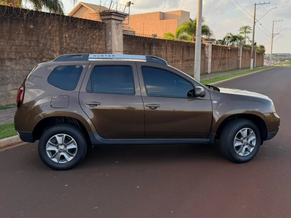 RENAULT DUSTER