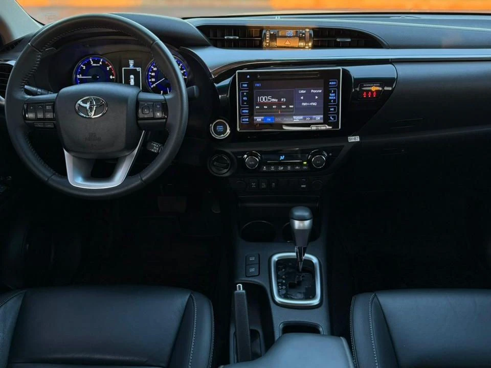 TOYOTA HILUX