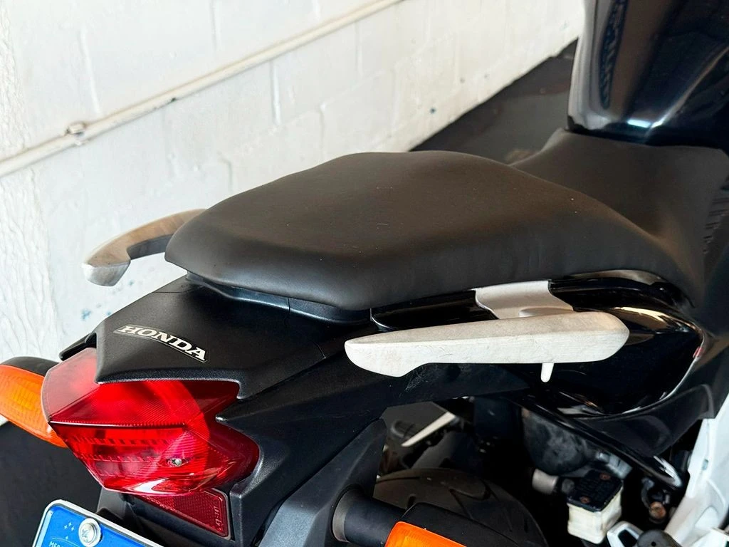 HONDA CB 300R