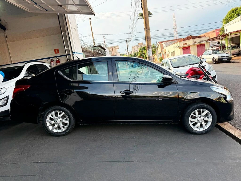 NISSAN VERSA
