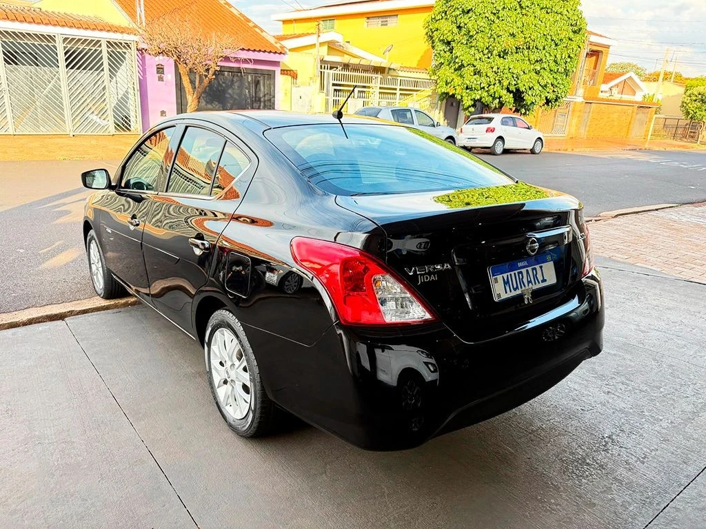 NISSAN VERSA