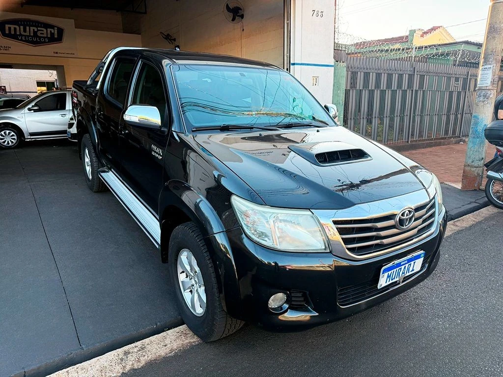 TOYOTA HILUX