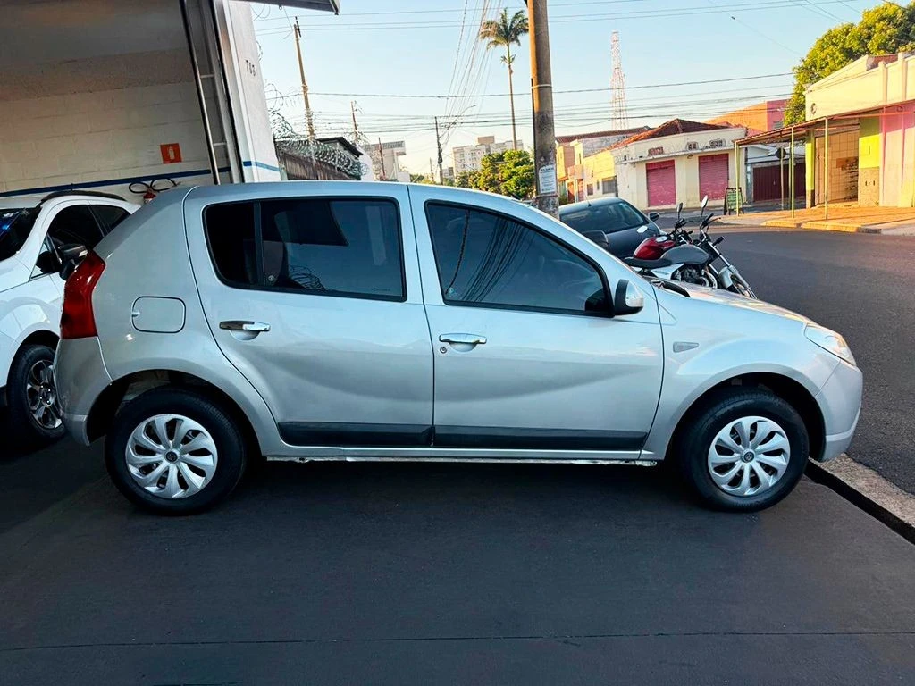 RENAULT SANDERO