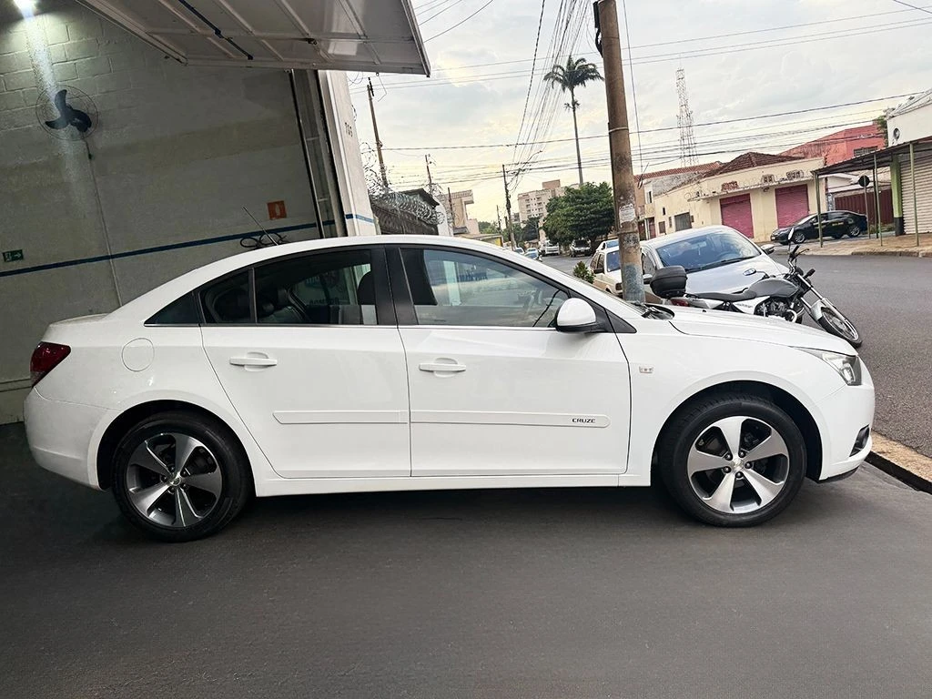 CHEVROLET CRUZE