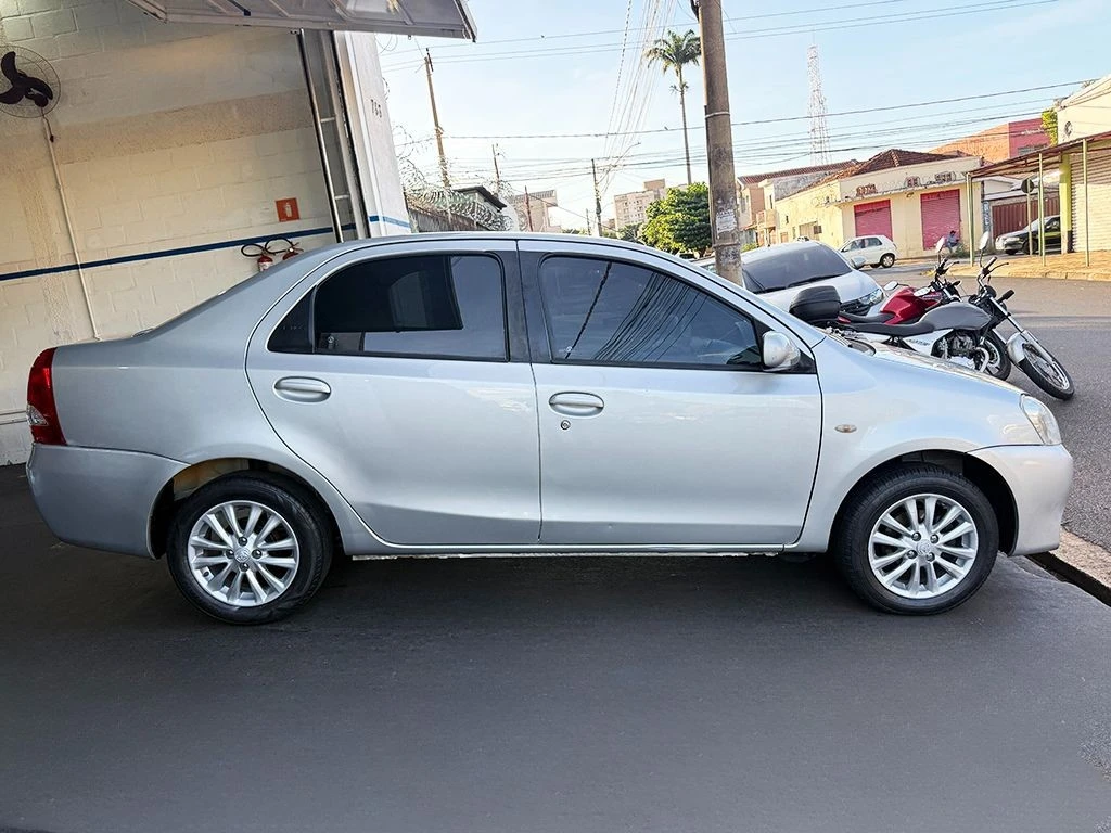 TOYOTA ETIOS