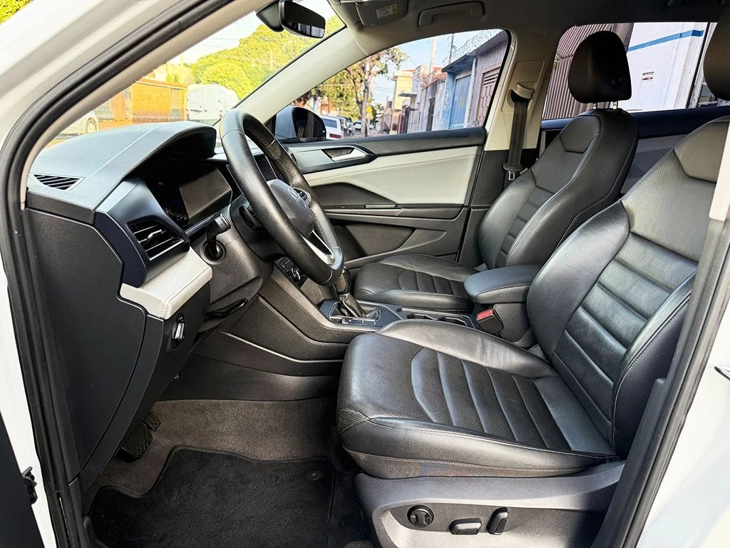 VOLKSWAGEN TAOS