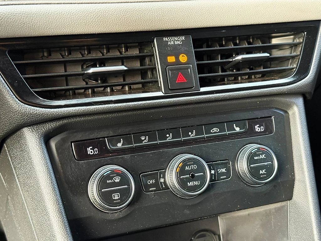 VOLKSWAGEN TAOS