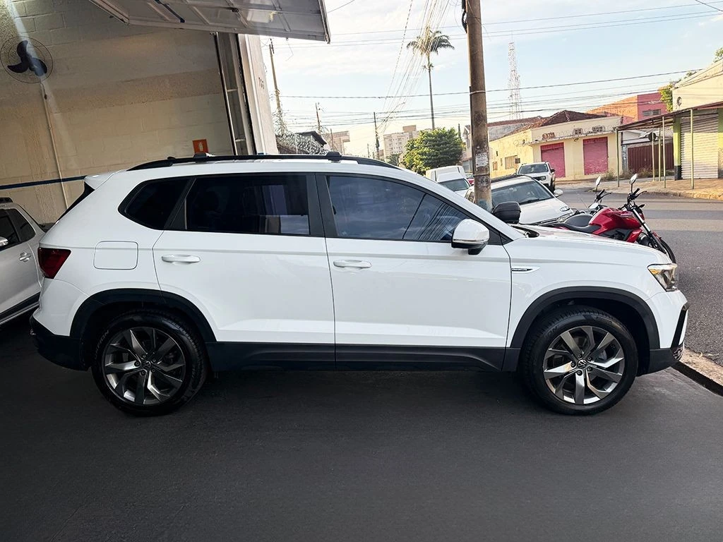 VOLKSWAGEN TAOS