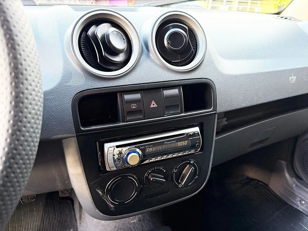 VOLKSWAGEN GOL