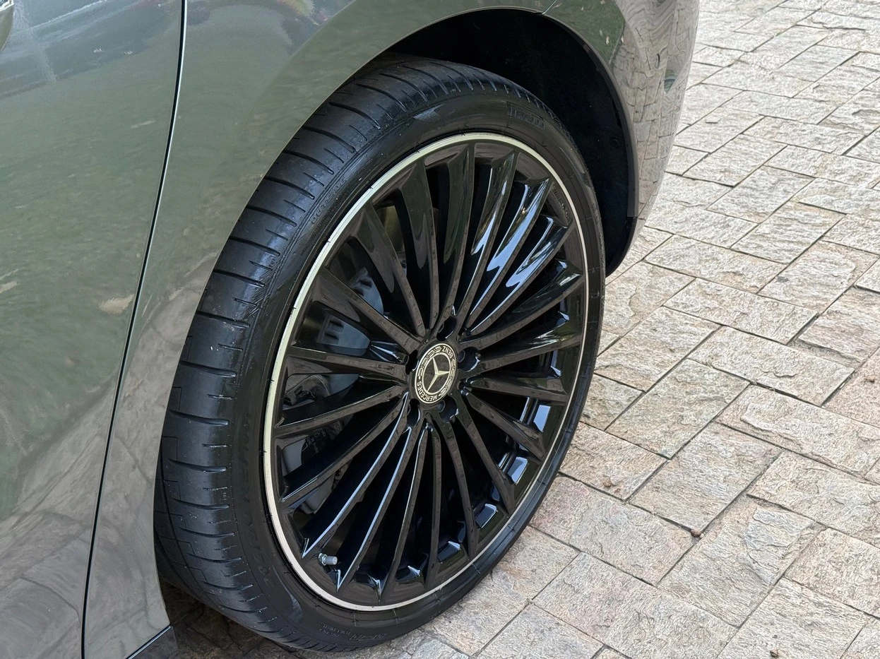 MERCEDES-BENZ EQC 400