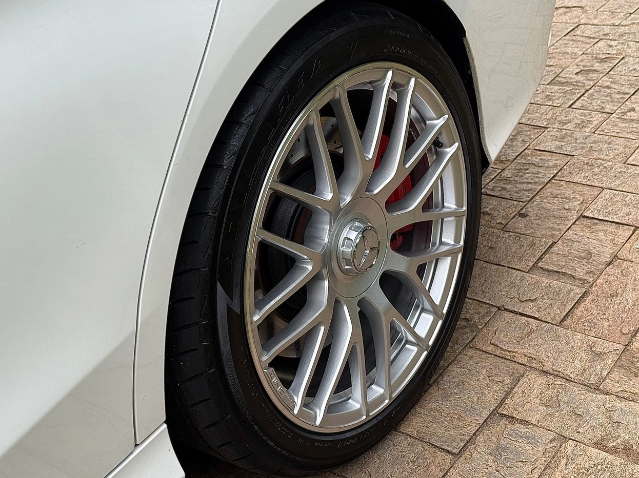 MERCEDES-BENZ C 63 AMG