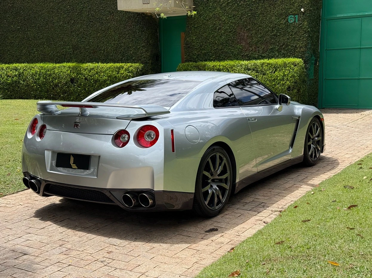 NISSAN GT-R