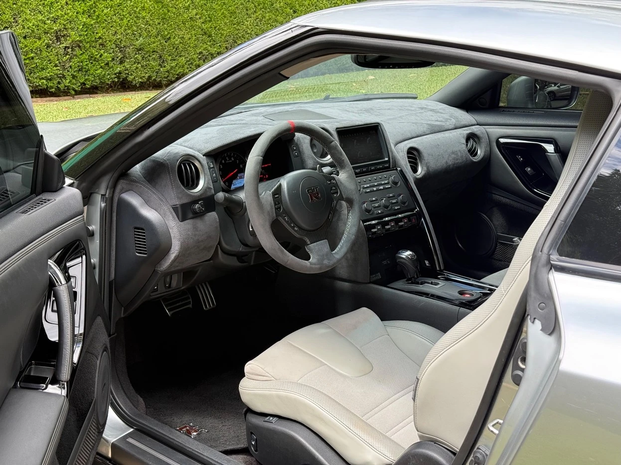 NISSAN GT-R