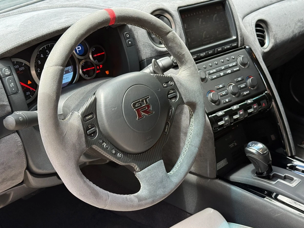 NISSAN GT-R