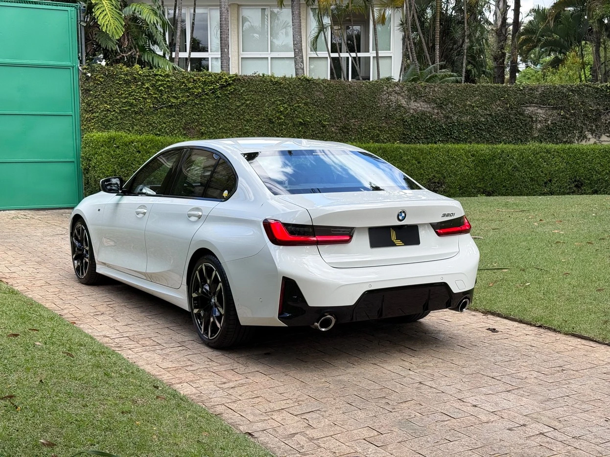 BMW 320i