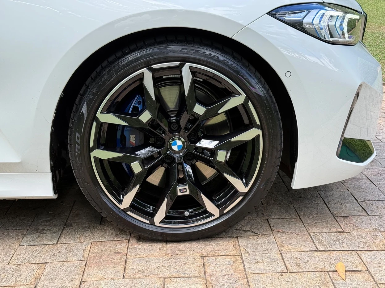 BMW 320i
