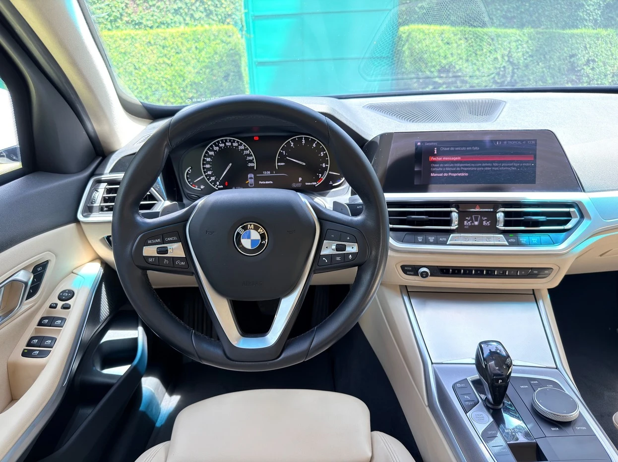 BMW 320i