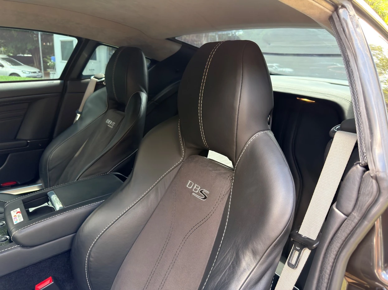 ASTON MARTIN DBS