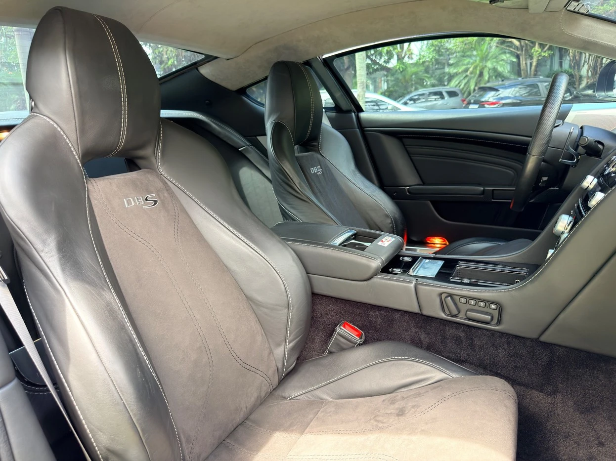 ASTON MARTIN DBS