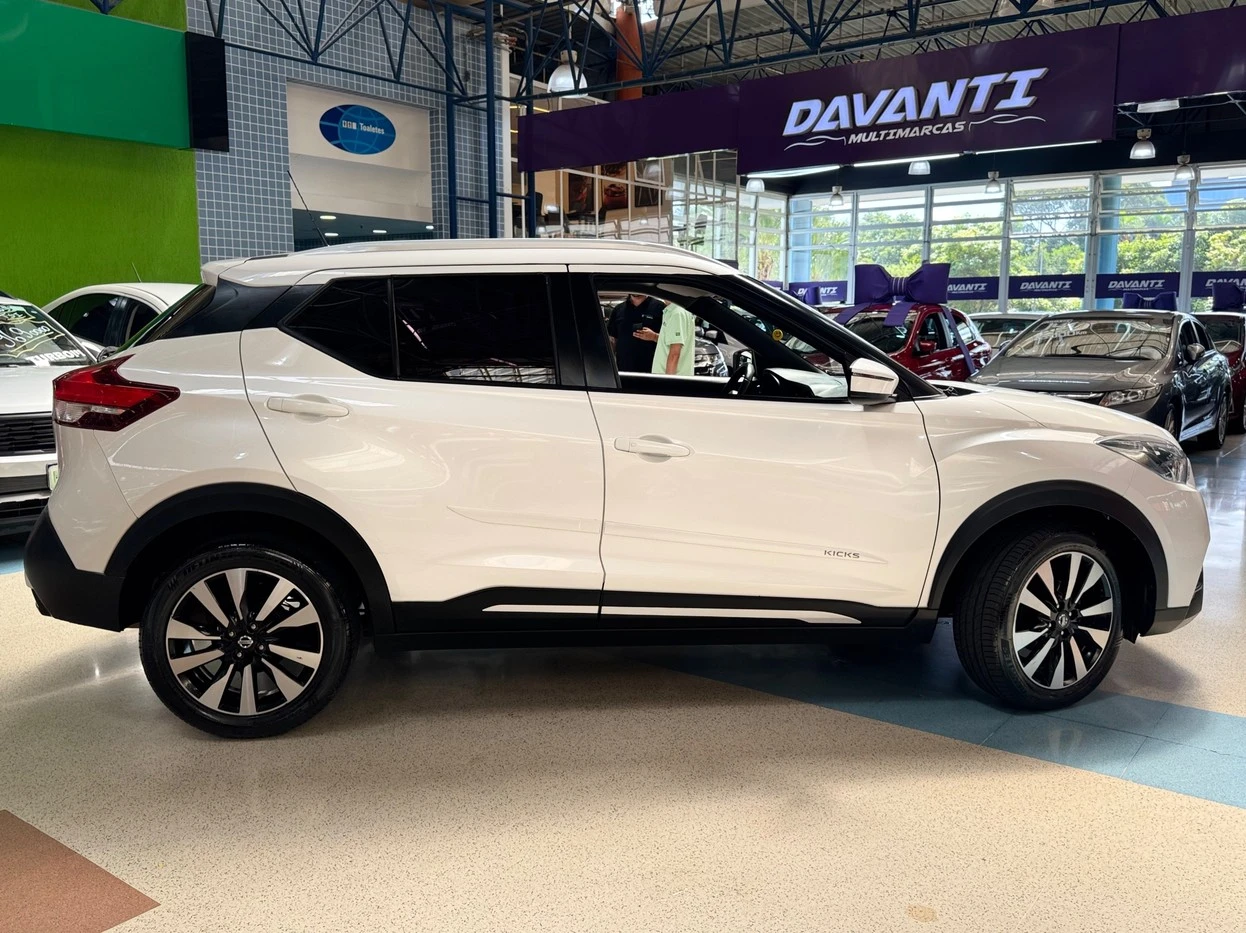 NISSAN KICKS
