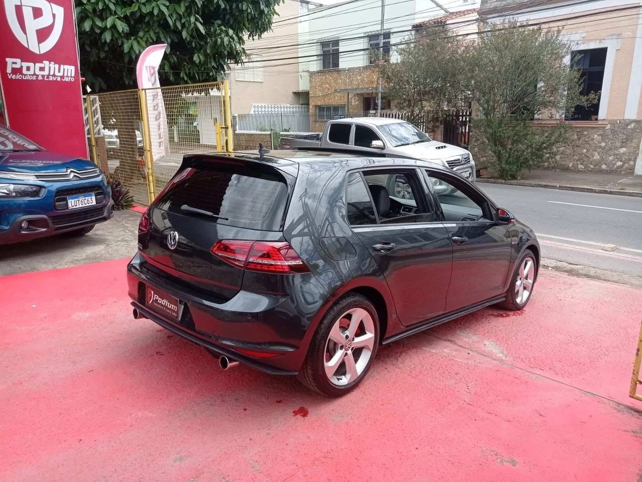VOLKSWAGEN GOLF