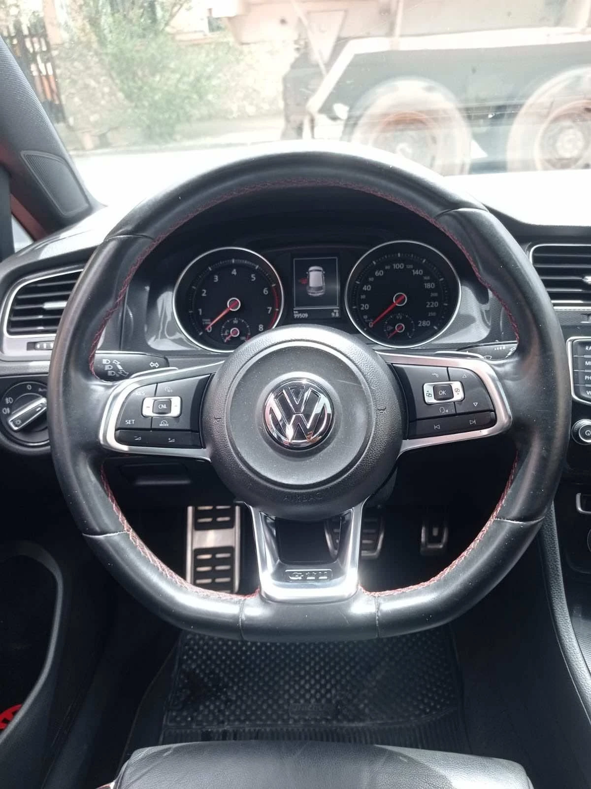 VOLKSWAGEN GOLF