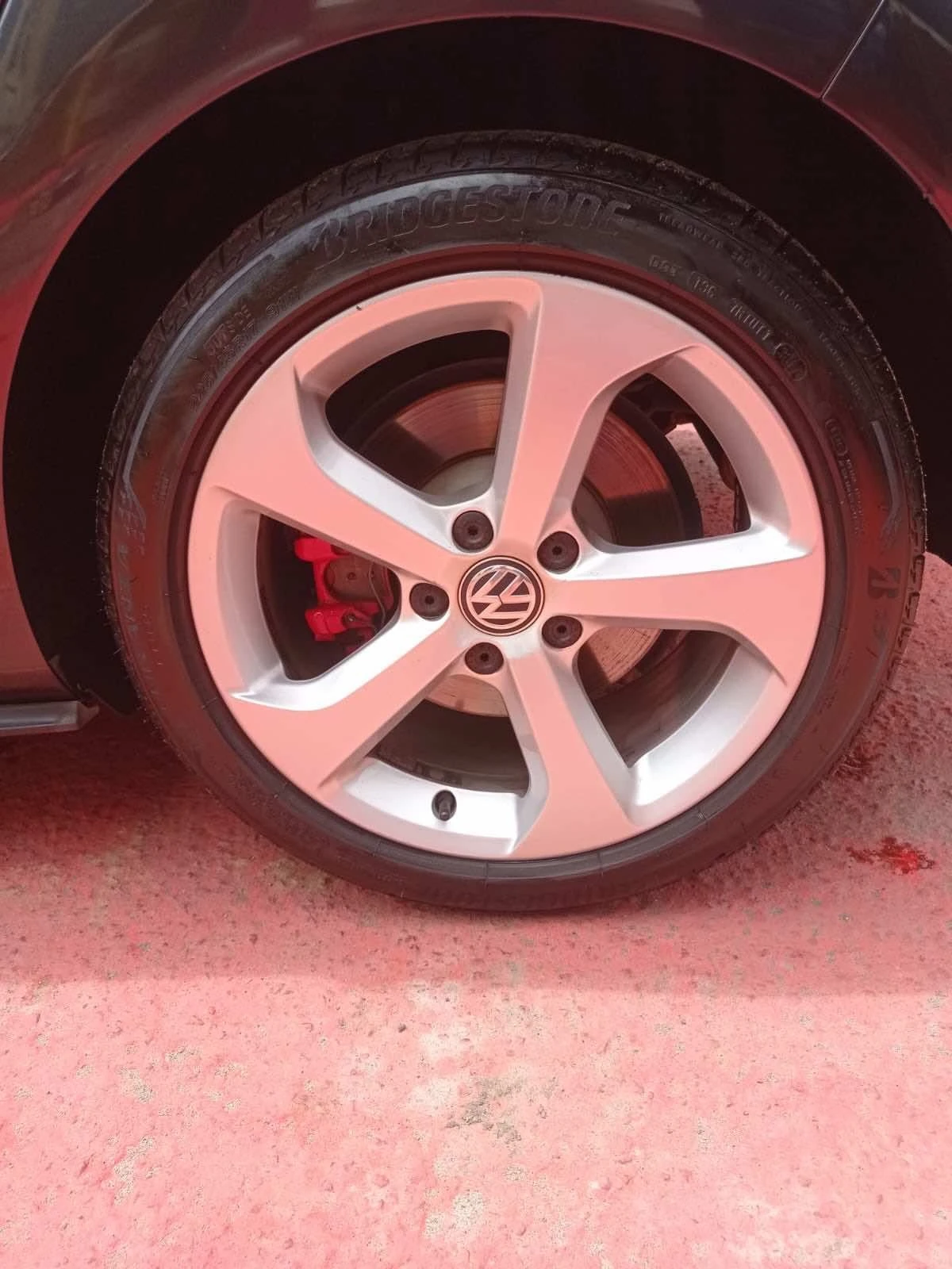 VOLKSWAGEN GOLF