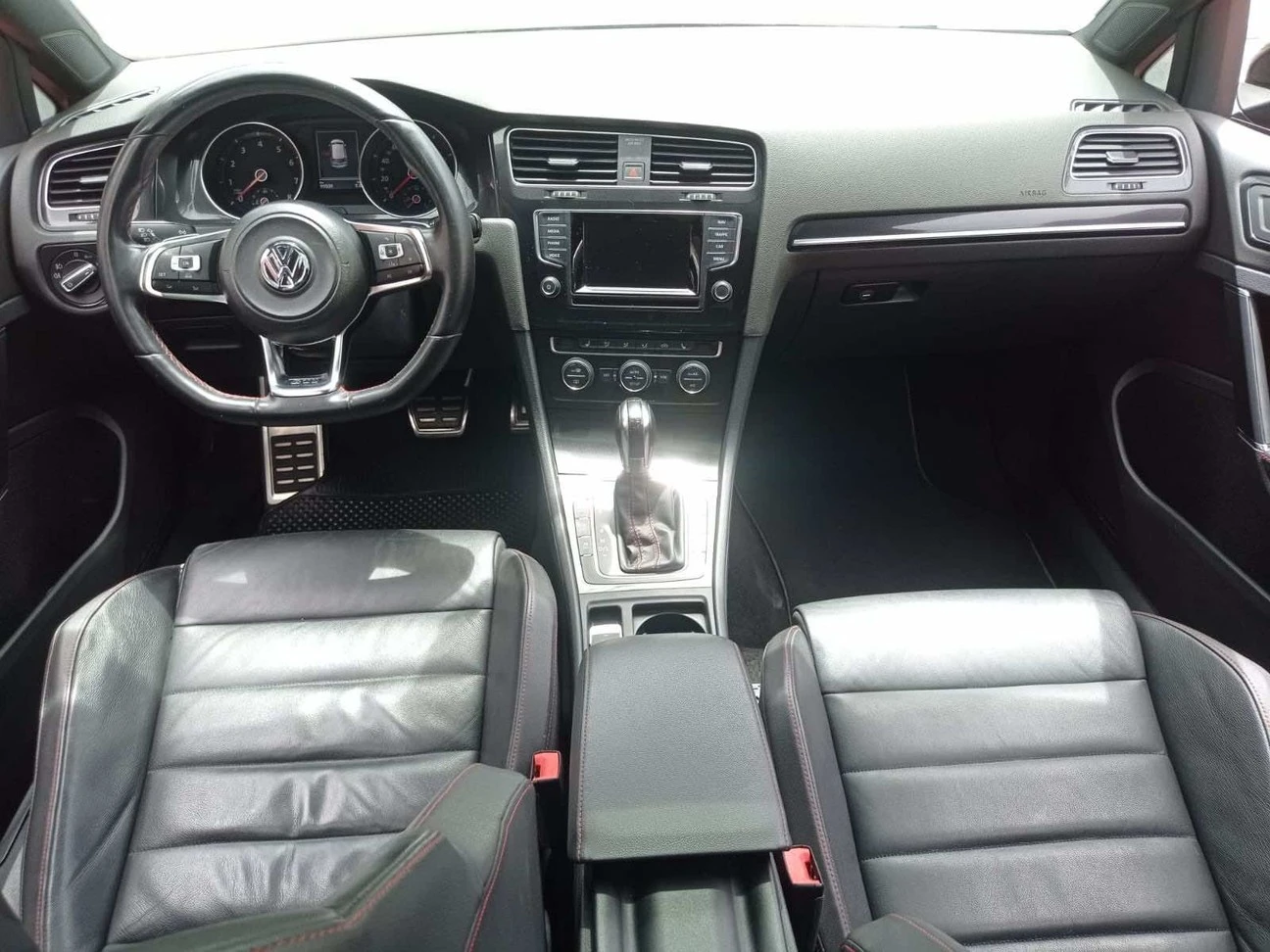 VOLKSWAGEN GOLF