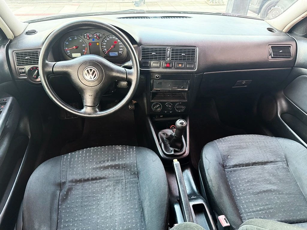 VOLKSWAGEN GOLF