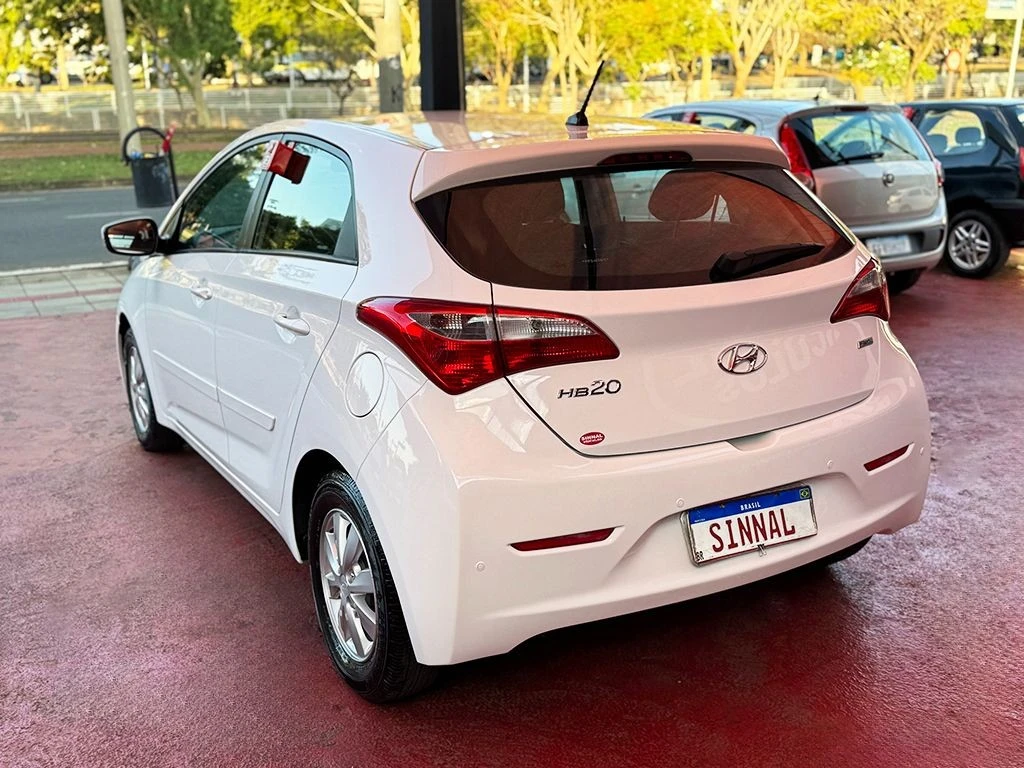 HYUNDAI HB20
