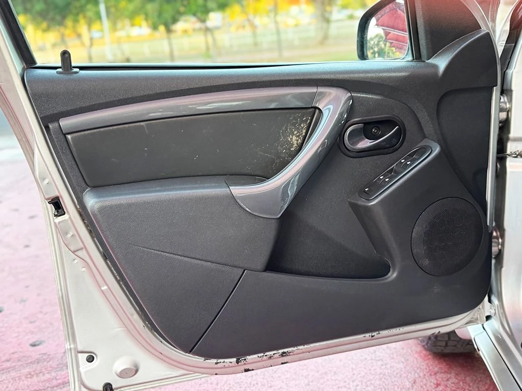 RENAULT DUSTER