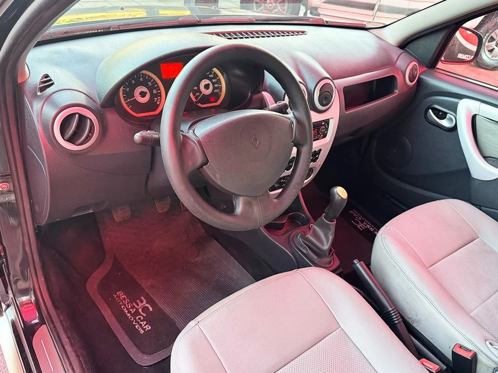 RENAULT SANDERO