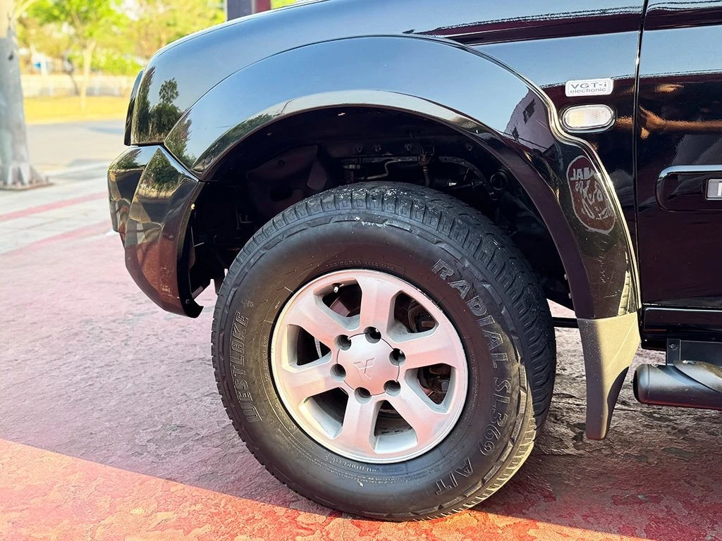 MITSUBISHI PAJERO SPORT
