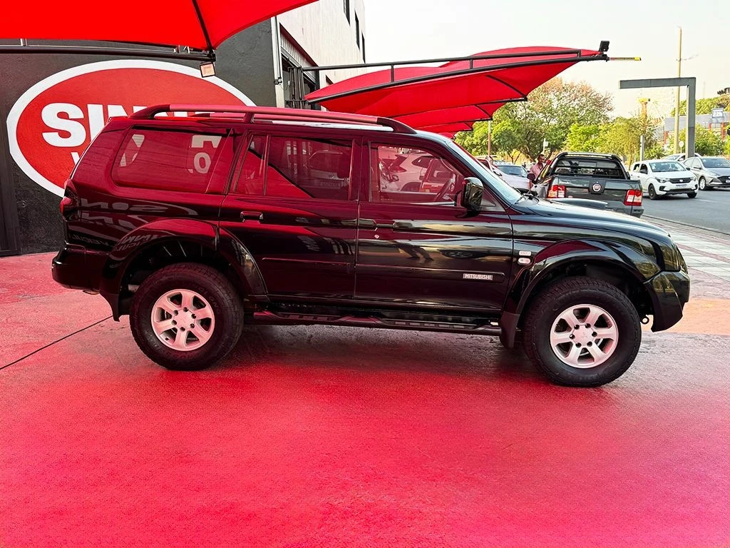 MITSUBISHI PAJERO SPORT