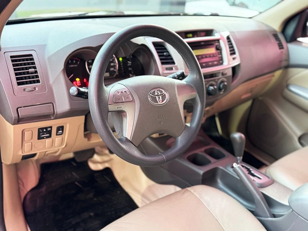 TOYOTA HILUX SW4