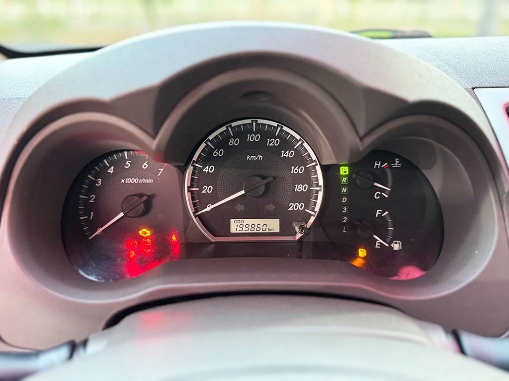 TOYOTA HILUX SW4