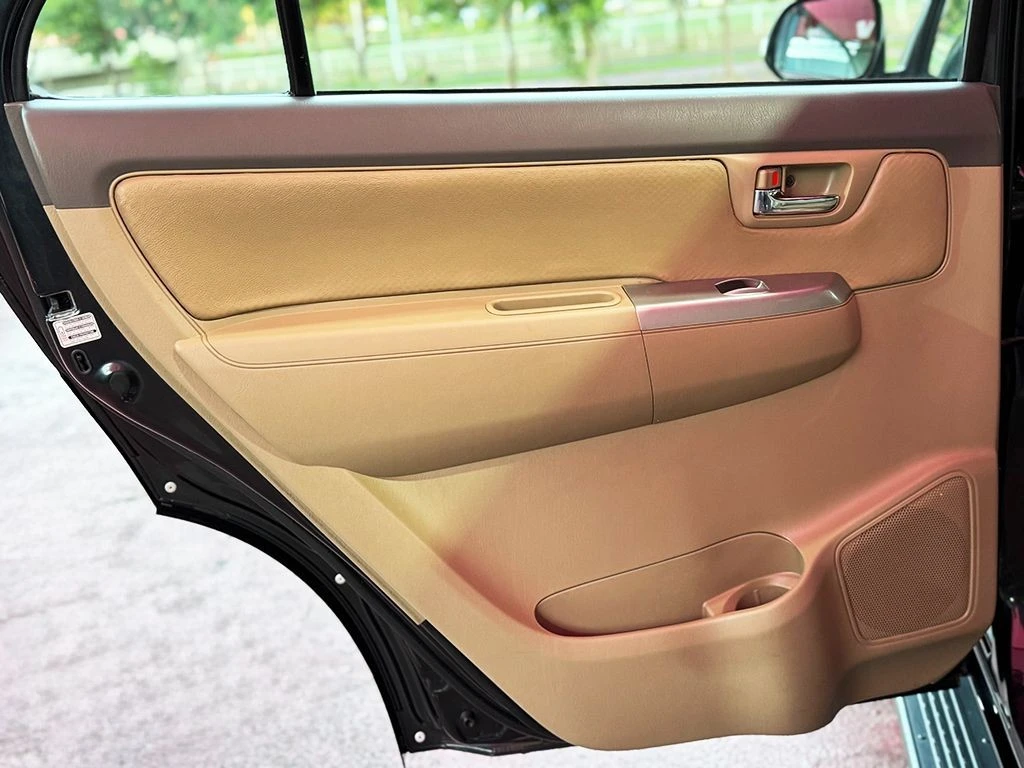 TOYOTA HILUX SW4