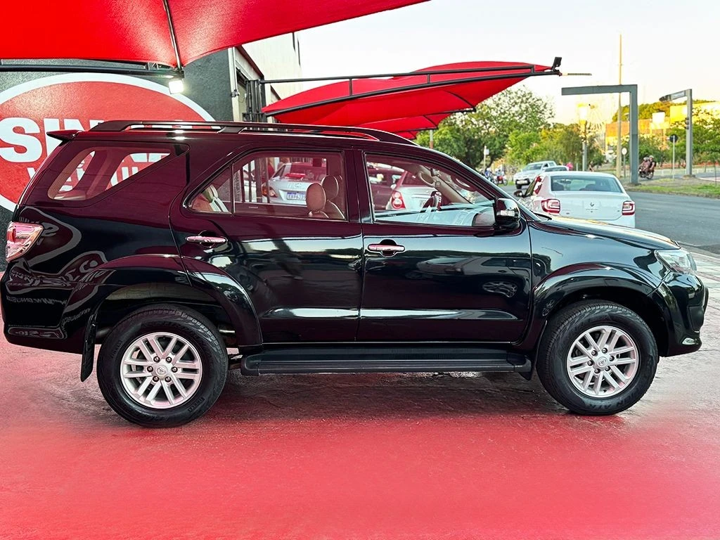 TOYOTA HILUX SW4