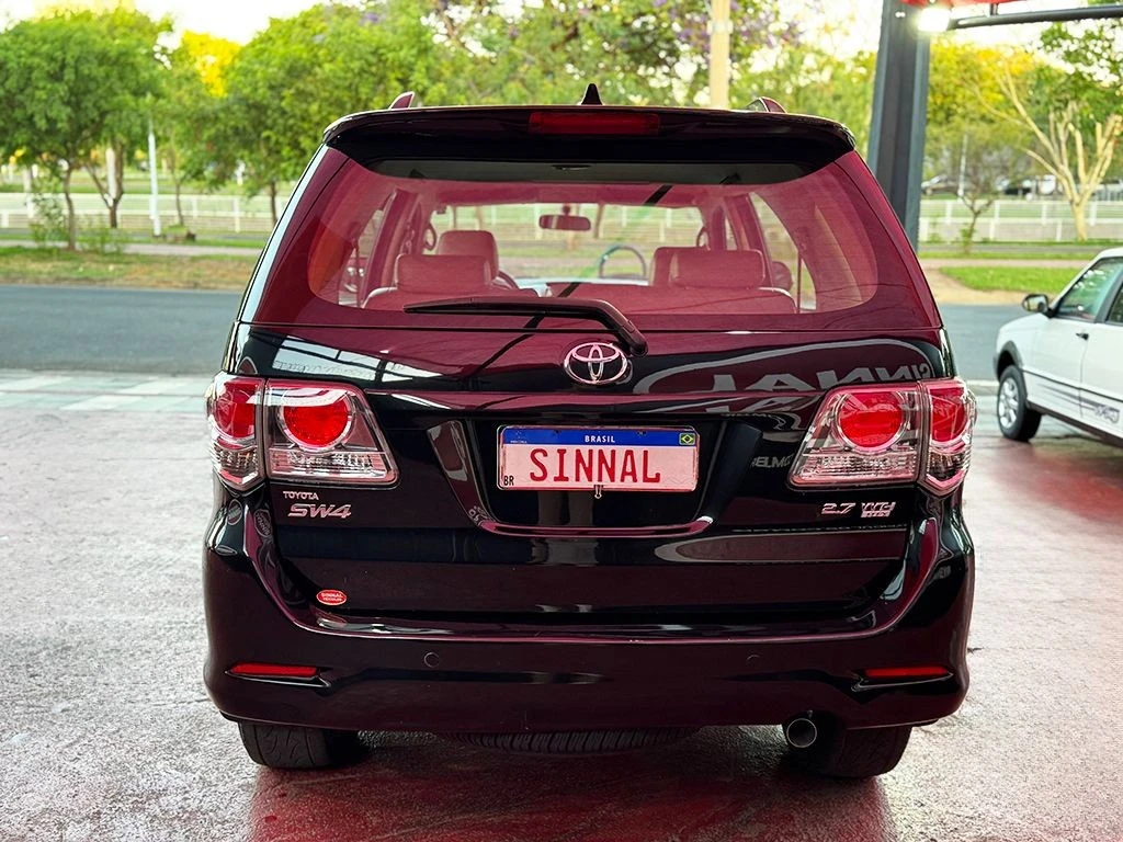 TOYOTA HILUX SW4