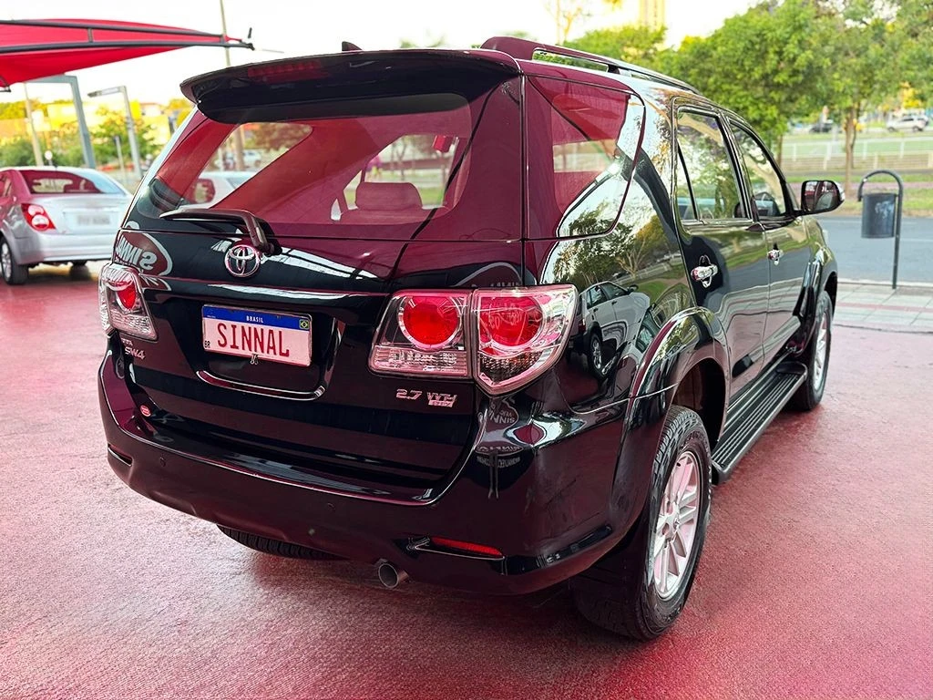 TOYOTA HILUX SW4