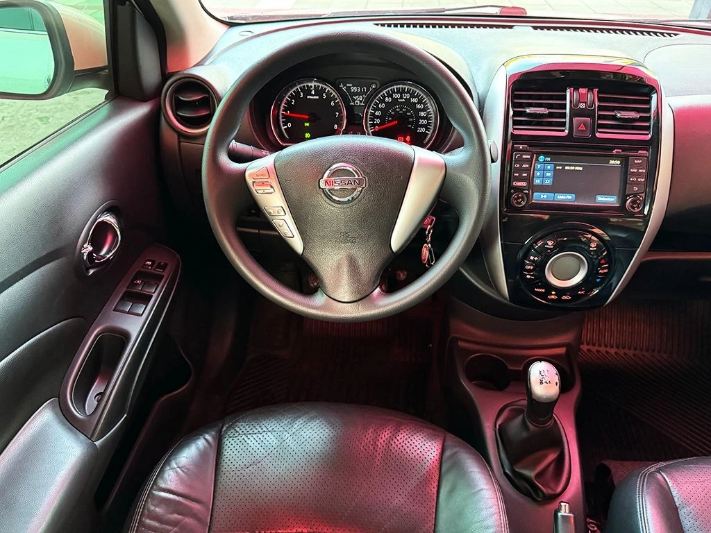 NISSAN VERSA