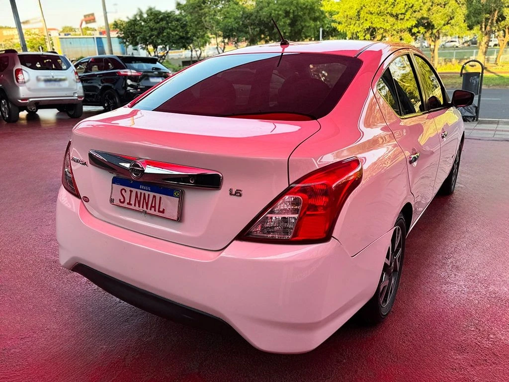 NISSAN VERSA